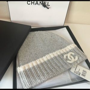 CHANEL light grey/white cloche NWT 100% authentic